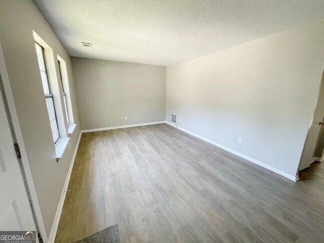 Foto del edificio - 4030 Laurie Jo Dr SW