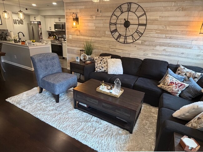 Foto del edificio - 3313 Wyndham Cir