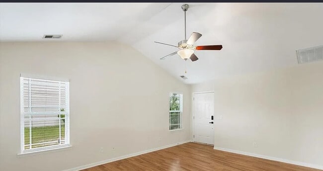 Foto del edificio - 21 Millwood Lake Dr