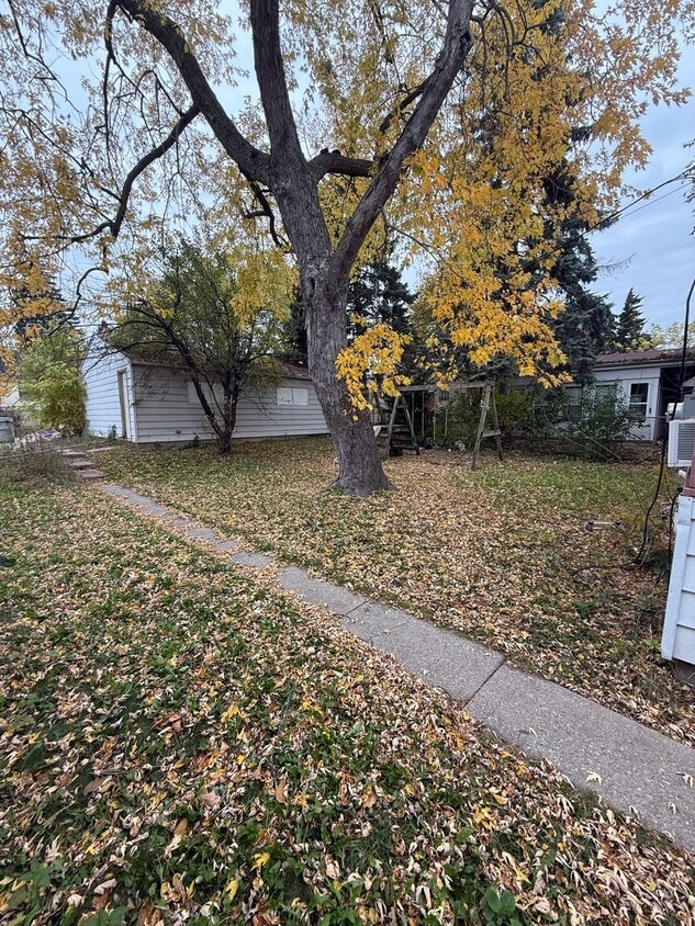 Foto del edificio - 3BR SINGLE FAMILY, YARD, GARAGE, FULL BASEMENT, NICE!!