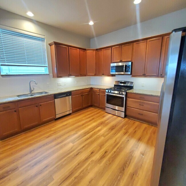 Foto del edificio - 6625 N Main St