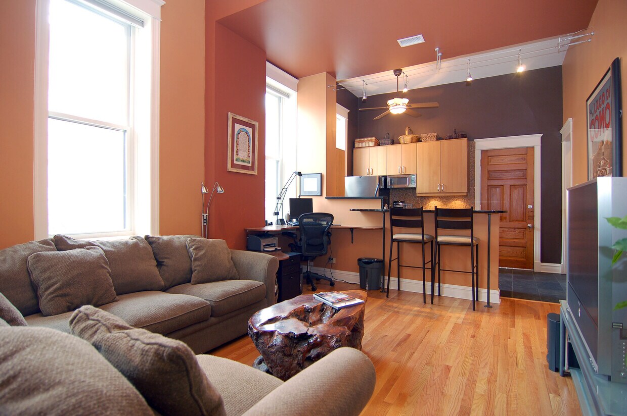 Primary Photo - 909 W Wisconsin St