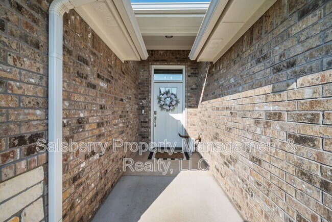 Building Photo - 3310 Windcrest Dr