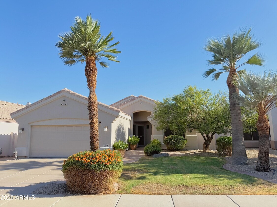 Foto principal - 8092 E Michelle Dr