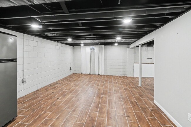 Building Photo - Rent: $1150; 1 bed