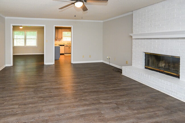 Building Photo - 157 Greenwood Dr