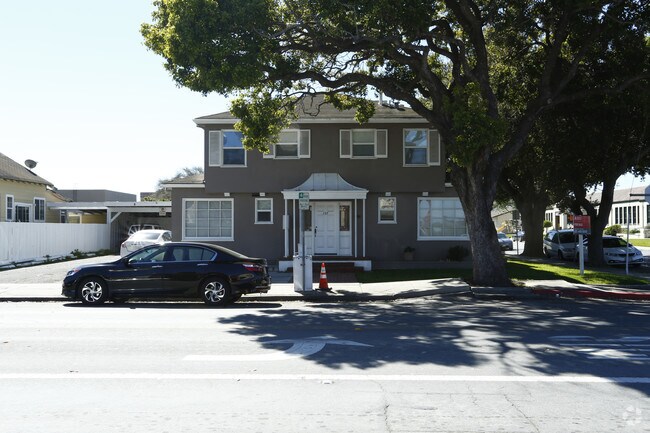 Building Photo - 157 Central Ave