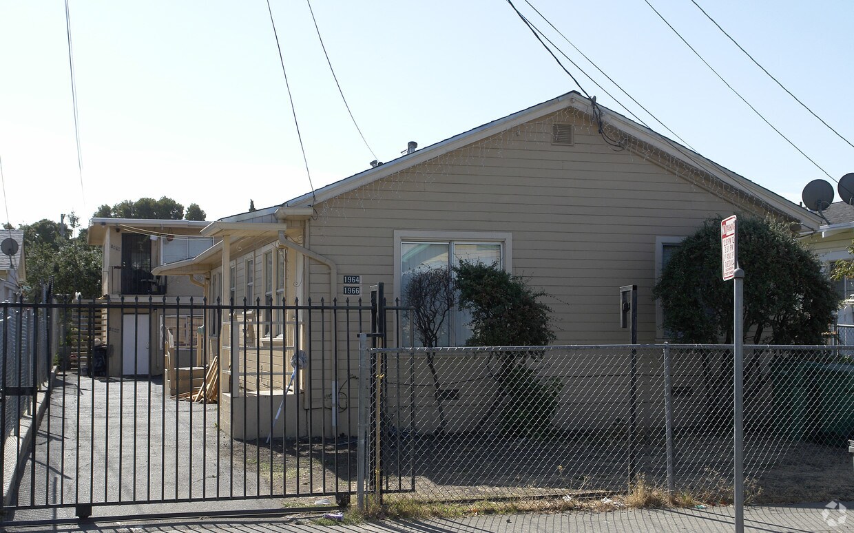 Primary Photo - 1964-1970 83rd Ave