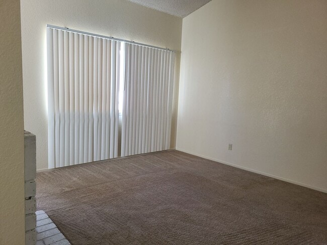 Building Photo - Corner lot Fairfield Home