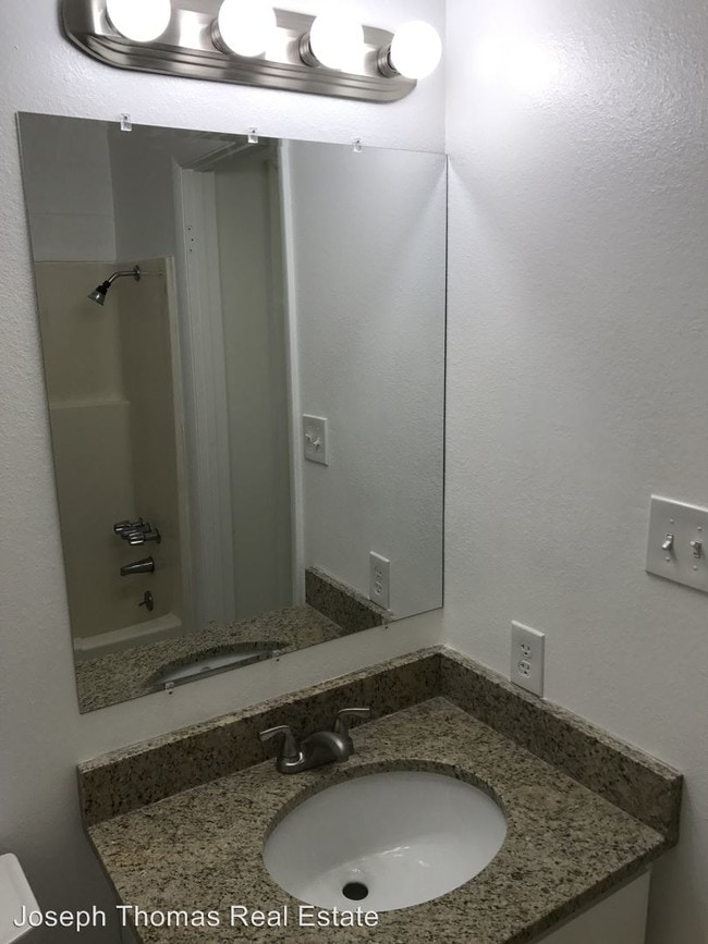 Building Photo - 334 W 200 N