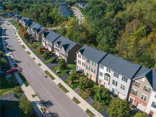 Foto del edificio - 126 Arbor Trail Dr