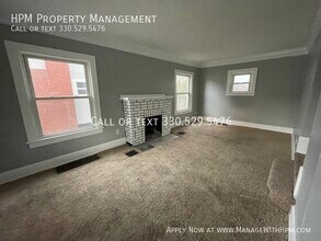 Building Photo - 866 S Hawkins Ave