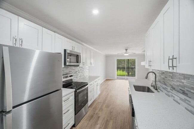 Building Photo - Condo For Rent in Largo with TONS OF UPGRADES!