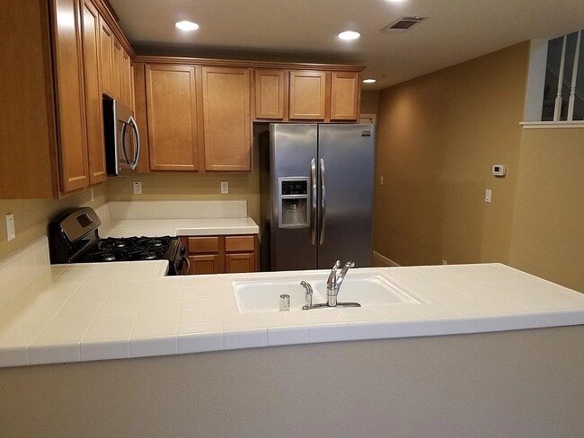 Building Photo - Pekin Court- Roseville