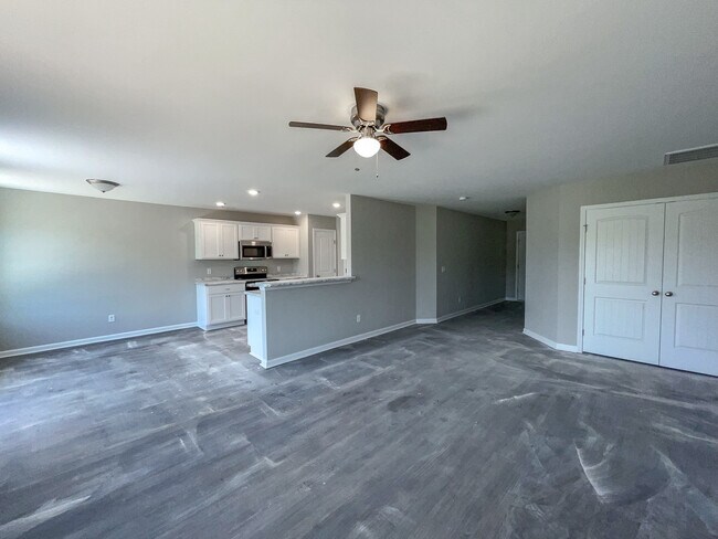Building Photo - 105 Callaway Cres