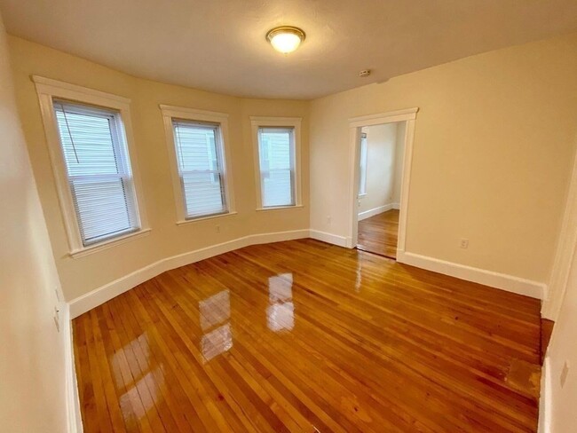 Building Photo - 90 Claybourne St