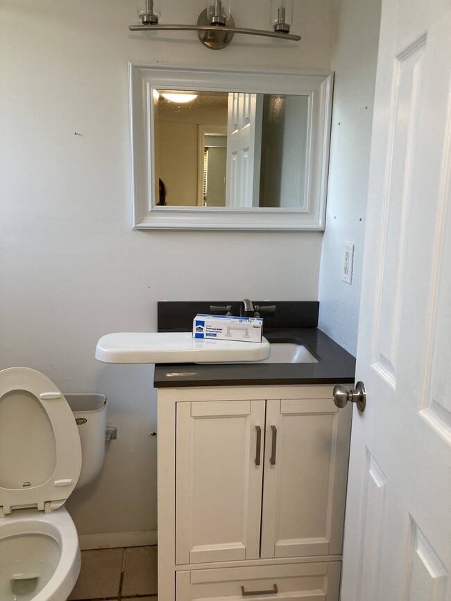 Foto del edificio - 917 Red Bird Rd