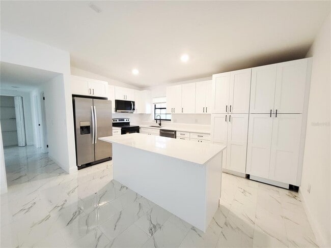 Foto del edificio - 2511 Drake Dr