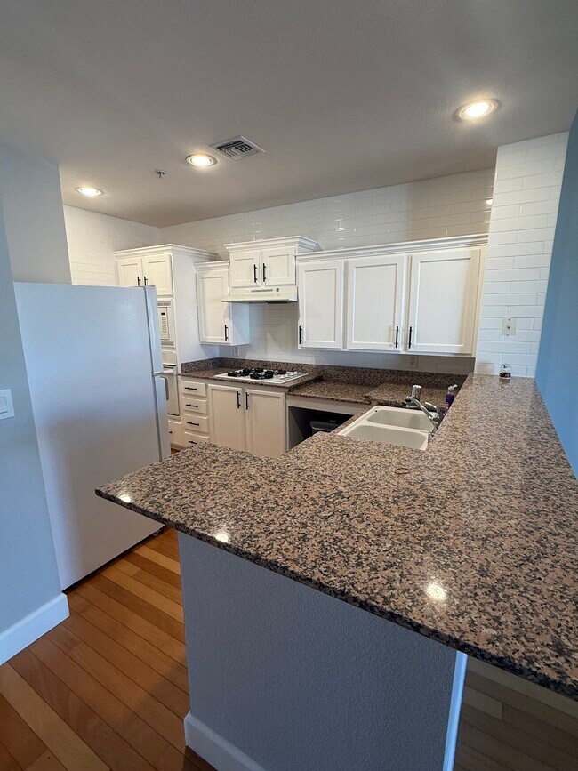 Cocina reformada - 59 E Agate Ave