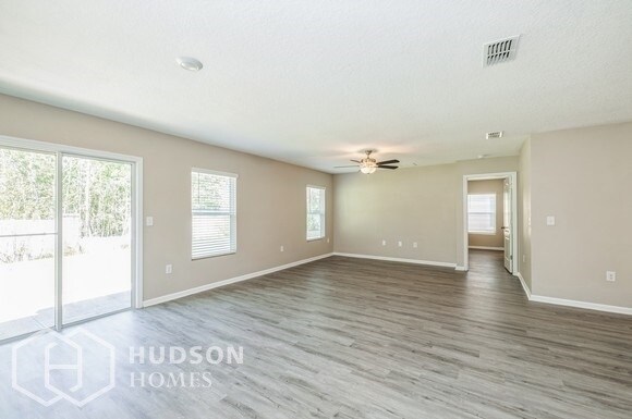 Building Photo - SELF TOUR NOW! 2584 Beachview Drive, Jacks...