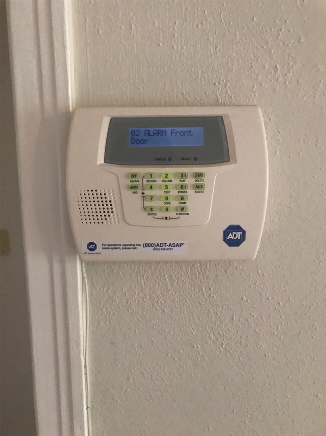 Foto del edificio - 512 Mitchell Ave