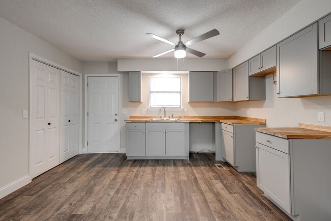 Foto del edificio - 718 Salem Rd