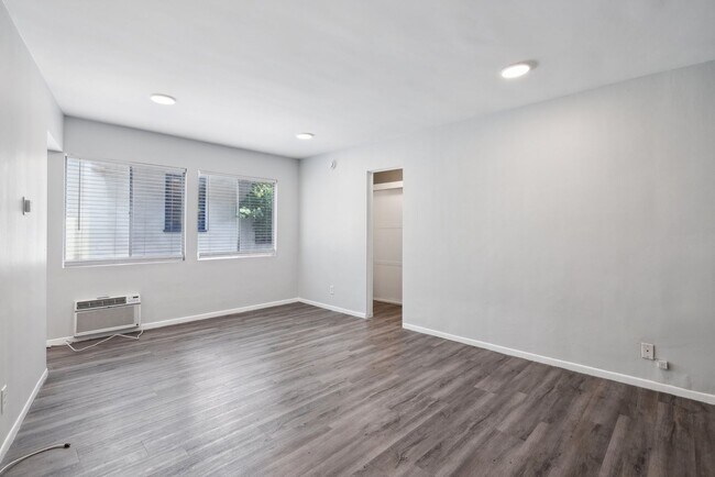 Interior Photo - 1253 Havenhurst Drive