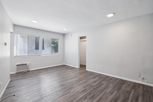 Interior Photo - 1253 Havenhurst Drive
