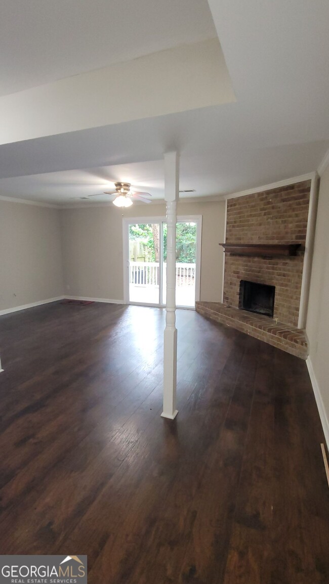 Building Photo - 1728 Twin Brooks Dr SE