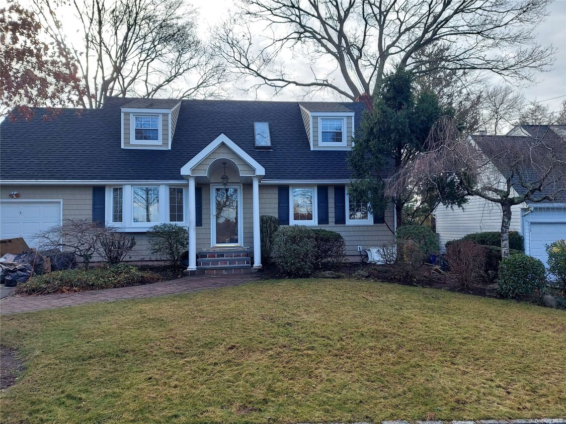 Primary Photo - 18 Marlboro Dr
