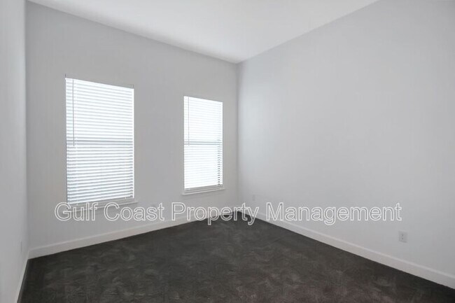 Foto del edificio - 17212 Luminous Ave
