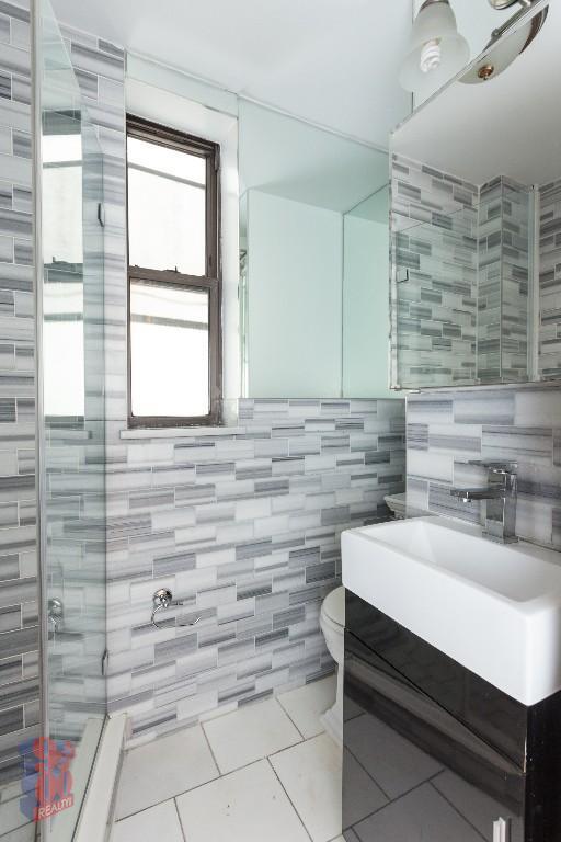 Foto del edificio - 219 E 23rd St