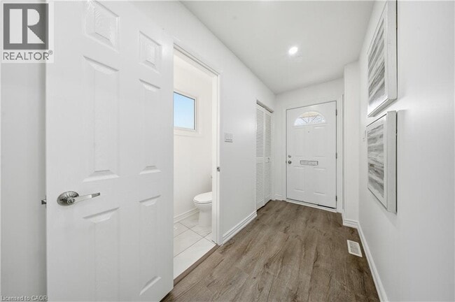 Building Photo - 2637 Altadena Ct