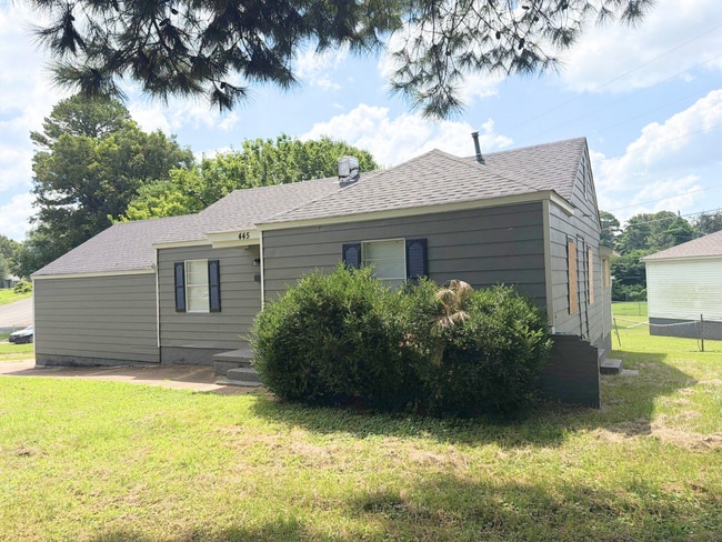 Newly Renovated Home In Whitehaven - Newly Renovated Home In Whitehaven