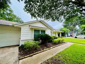 Building Photo - 9758 Cedardale Dr