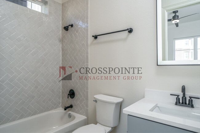 Foto del edificio - Luxury 3 bedroom, 3.5 Bath, 2 Car Garage Townhome- Fully Furnished!