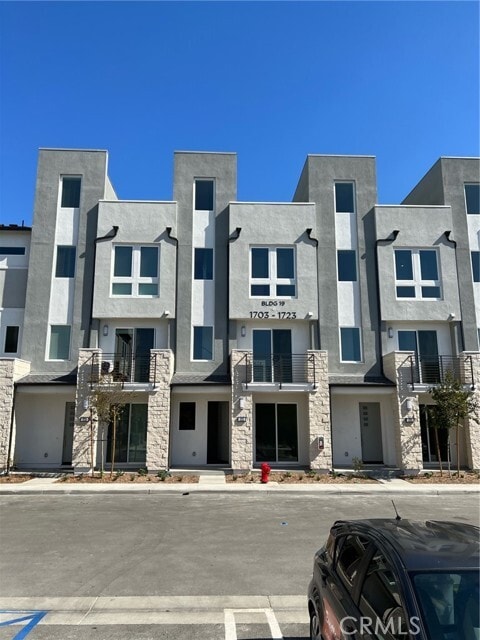 Building Photo - 1715 W Cara Dr