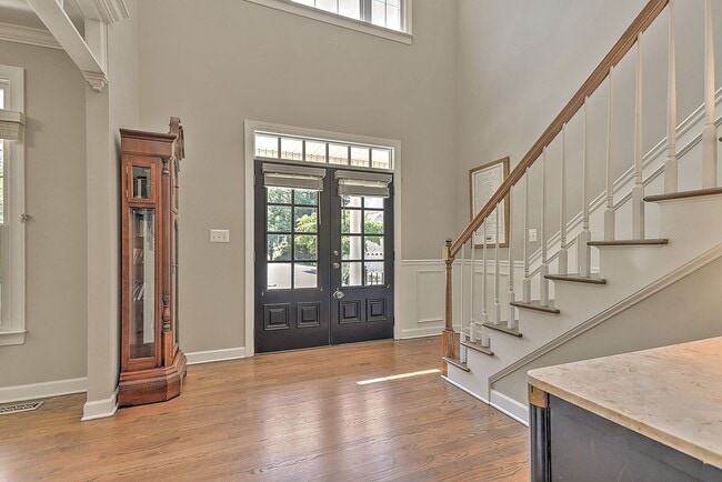 Building Photo - 9 Wayland Ct