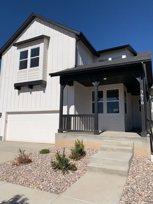 Building Photo - Exquisite 4 Bed 2.5 Bath Single Family Home with 3-car garage