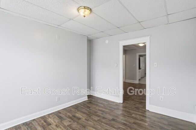 Building Photo - Charming 2-Bedroom Apartment Near Downtown Hagerstown