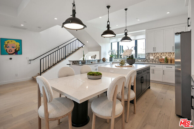 Foto del edificio - 5164 W Mid City Ct