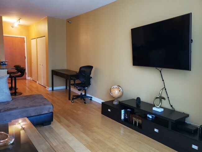 Foto del edificio - 421 W Huron St