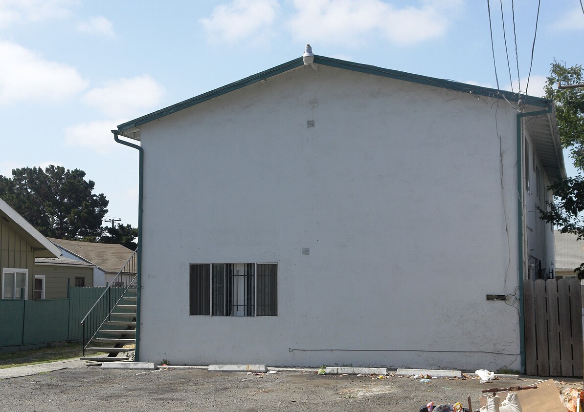Foto del edificio - 8911 D St