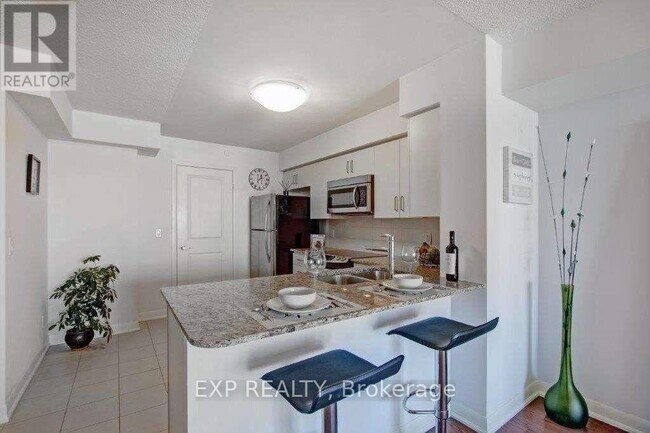 Photo du bâtiment - 215-215 Sherway Gardens Rd