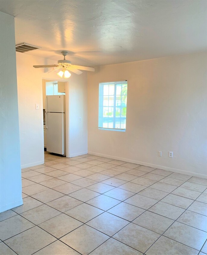 Primary Photo - Cute 2BR 1BA Phoenix Unit AVAILABLE NOW!