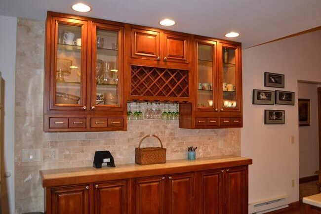 Building Photo - 150 Schneider Ave