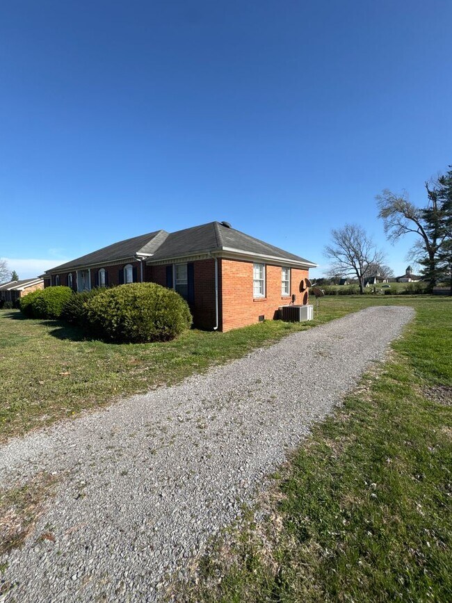 Foto del edificio - Lebanon Rental Near Old Hickory Lake – Available Now