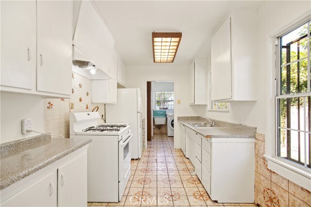 Foto del edificio - 556 N Sunset Ave