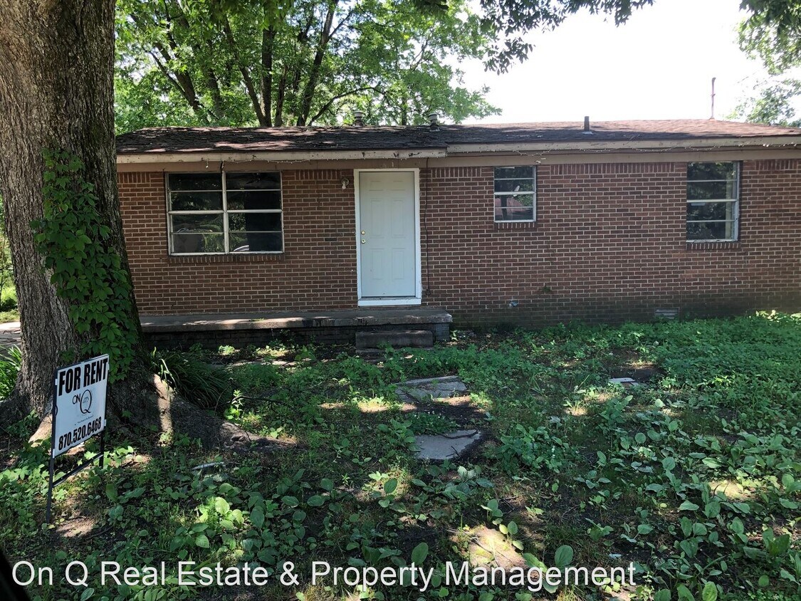 Foto principal - 3 br, 1 bath House - 329 Roy Benton