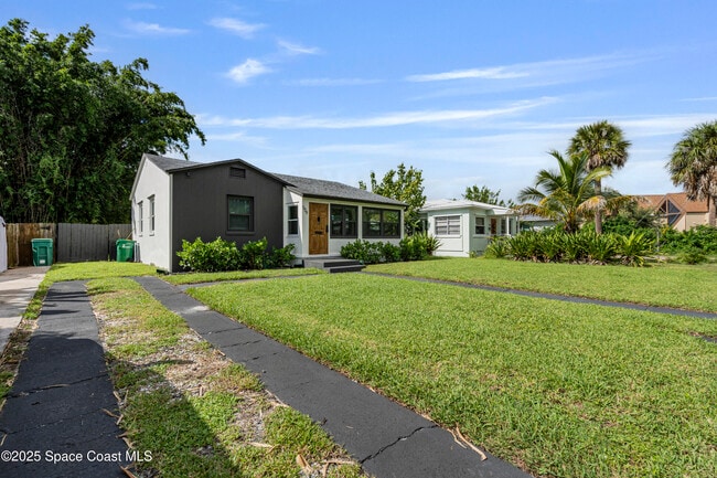 Building Photo - 509 E Fee Ave